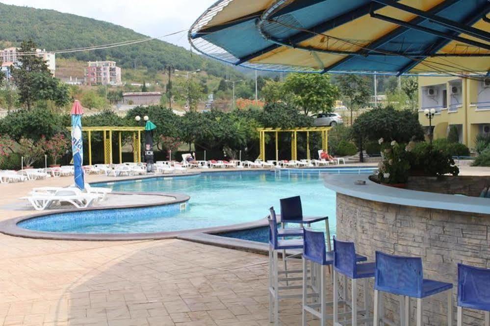 Siana Hotel 스베티 블라스 외부 사진